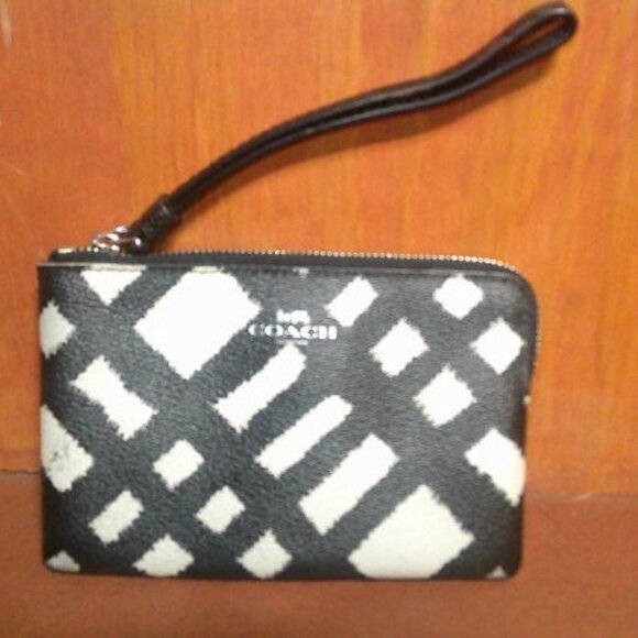 MK Burgundy Small Wallet, Baekgaard Pink Wallet and Coach White Black Wristlet - Picture 6 of 11